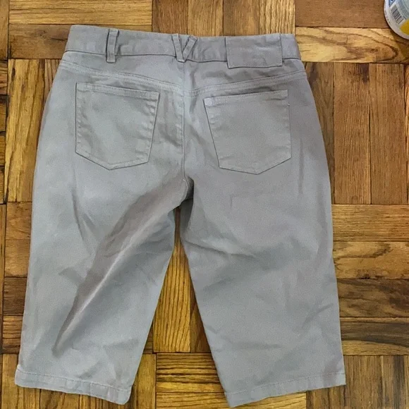Vince khaki shorts size: 2